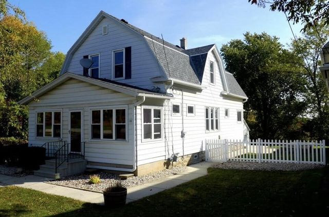 8860 S 5th AVENUE, Oak Creek, WI 53154