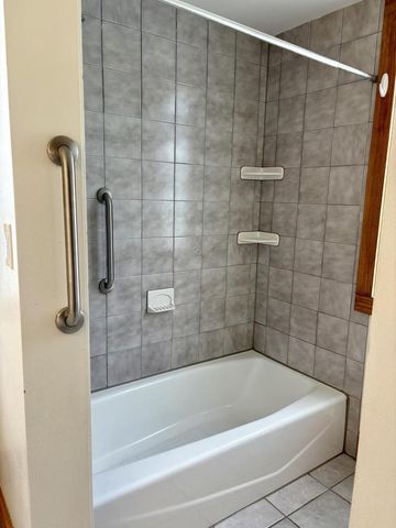 8860 S 5th AVENUE, Oak Creek, WI 53154