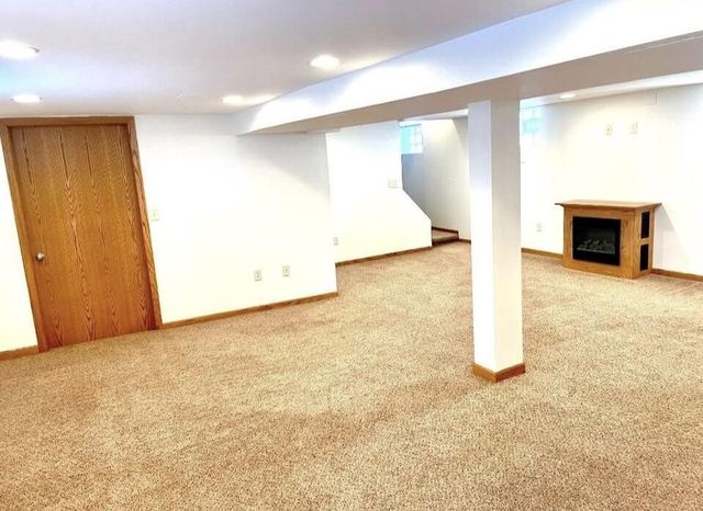 8860 S 5th AVENUE, Oak Creek, WI 53154