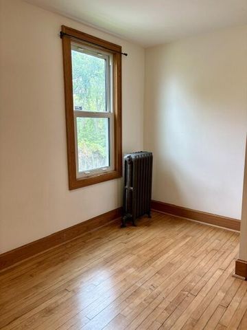 8860 S 5th AVENUE, Oak Creek, WI 53154