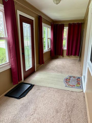 8860 S 5th AVENUE, Oak Creek, WI 53154