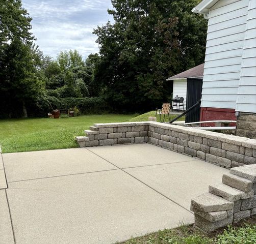 8860 S 5th AVENUE, Oak Creek, WI 53154