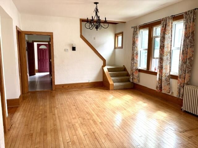 8860 S 5th AVENUE, Oak Creek, WI 53154