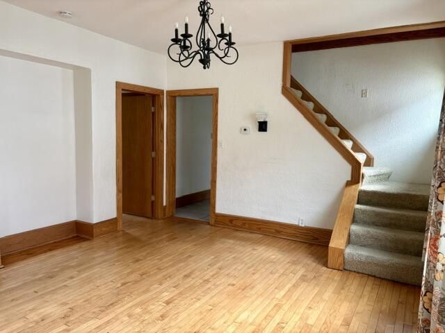 8860 S 5th AVENUE, Oak Creek, WI 53154