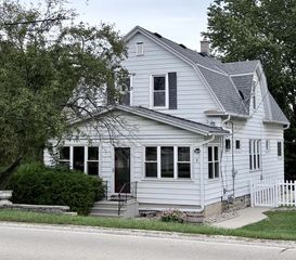 8860 S 5th AVENUE, Oak Creek, WI 53154