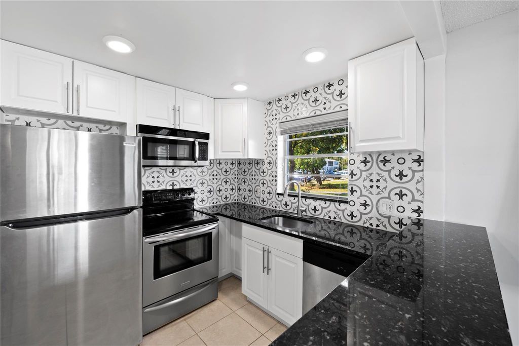 28 Prescott B 28, Deerfield Beach, FL 33442