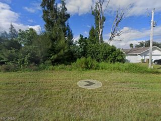1929 SW 4th ST, Cape Coral, FL 33991