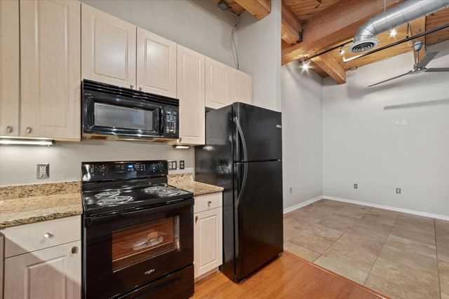 234 E Reservoir AVENUE #304, Milwaukee, WI 53212