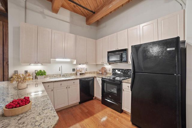 234 E Reservoir AVENUE #304, Milwaukee, WI 53212