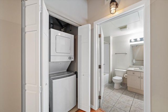 234 E Reservoir AVENUE #304, Milwaukee, WI 53212