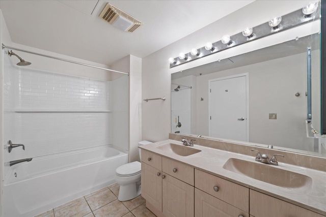 234 E Reservoir AVENUE #304, Milwaukee, WI 53212