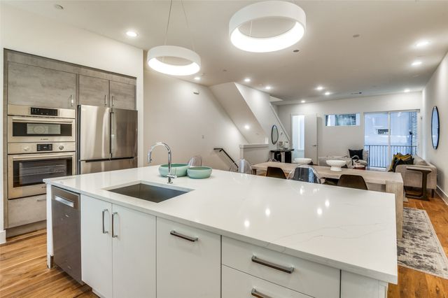 426 W 9th Street 105, Dallas, TX 75208