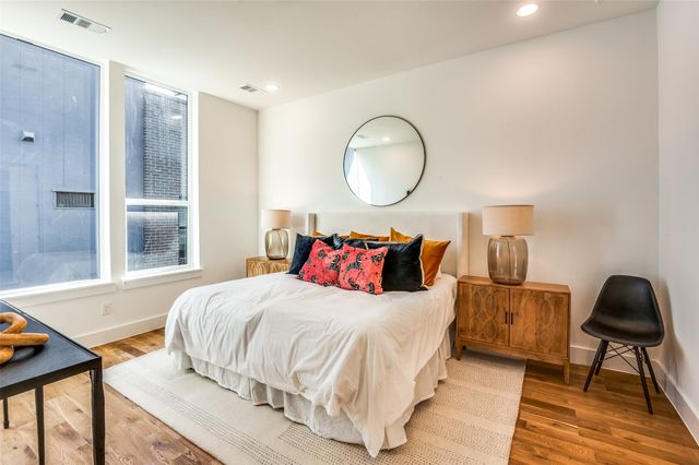 426 W 9th Street 105, Dallas, TX 75208