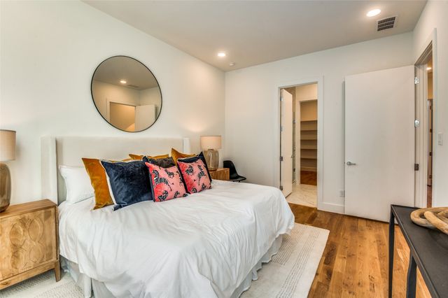 426 W 9th Street 105, Dallas, TX 75208