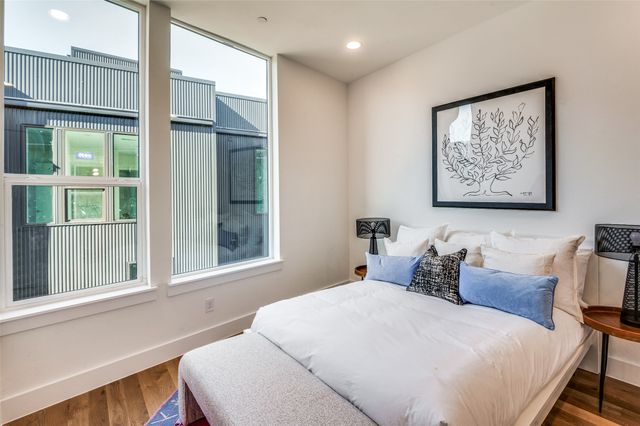 426 W 9th Street 105, Dallas, TX 75208