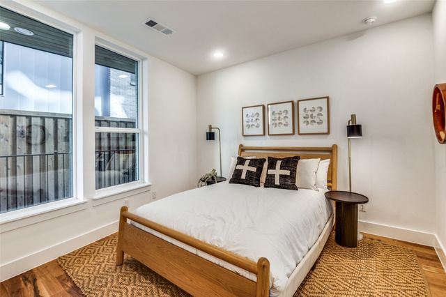 426 W 9th Street 105, Dallas, TX 75208