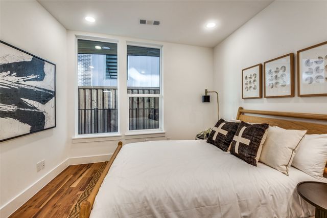 426 W 9th Street 105, Dallas, TX 75208