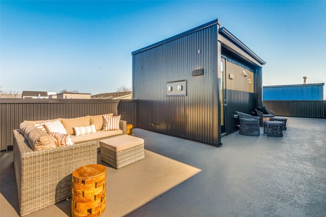 426 W 9th Street 105, Dallas, TX 75208
