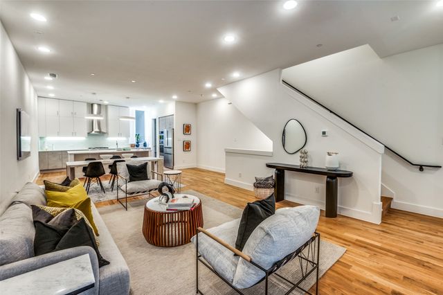 426 W 9th Street 105, Dallas, TX 75208