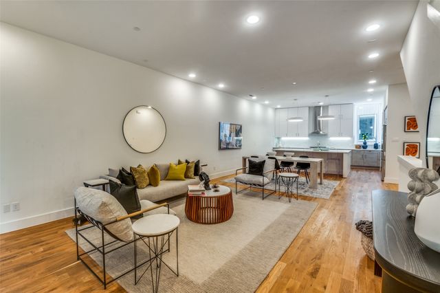 426 W 9th Street 105, Dallas, TX 75208