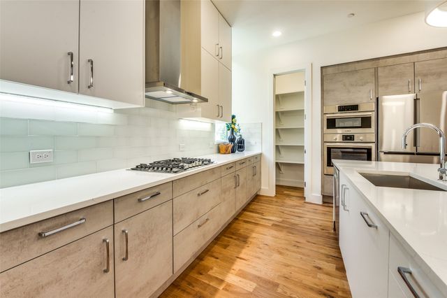 426 W 9th Street 105, Dallas, TX 75208