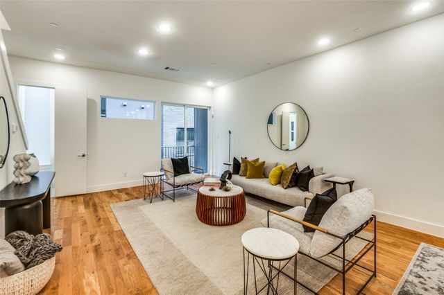 426 W 9th Street 105, Dallas, TX 75208