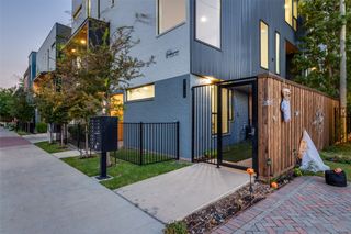 426 W 9th Street 105, Dallas, TX 75208