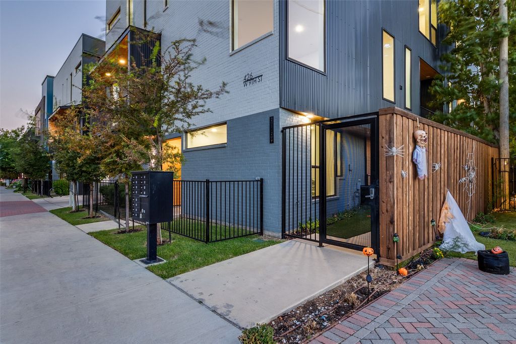 426 W 9th Street 105, Dallas, TX 75208
