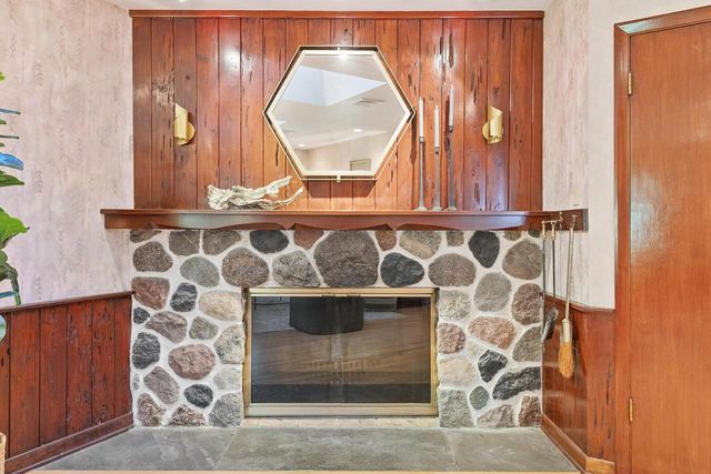 2336 W Green Tree ROAD, Milwaukee, WI 53209