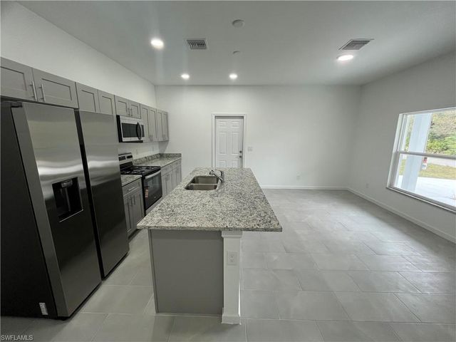 1243 Antonio ST E, Lehigh Acres, FL 33974