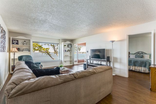 112 Harbor Drive 215, Runaway Bay, TX 76426