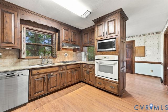 7350 Elko Rd, Sandston, VA 23150