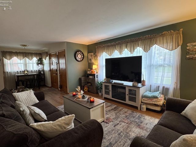 124 Sunset Drive, Bellevue, OH 44811