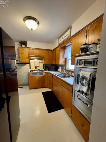 124 Sunset Drive, Bellevue, OH 44811