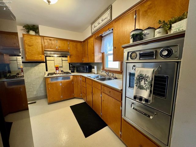 124 Sunset Drive, Bellevue, OH 44811