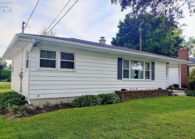 124 Sunset Drive, Bellevue, OH 44811