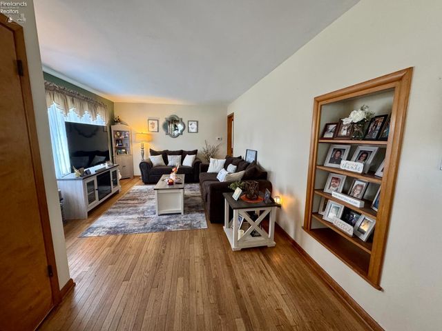 124 Sunset Drive, Bellevue, OH 44811