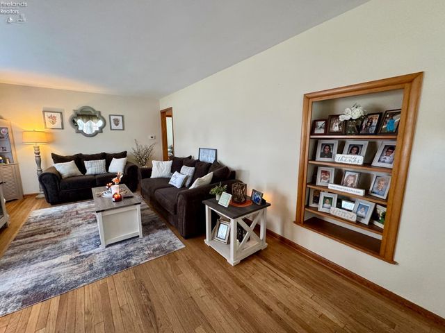 124 Sunset Drive, Bellevue, OH 44811