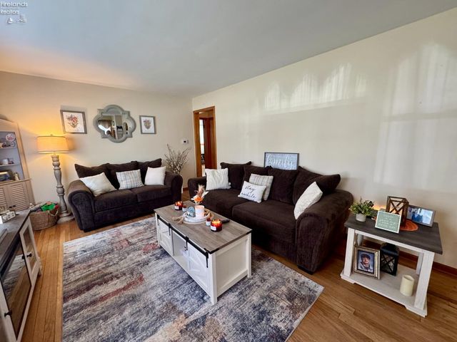 124 Sunset Drive, Bellevue, OH 44811