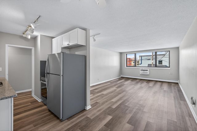 2500 Blaisdell Avenue 206, Minneapolis, MN 55404