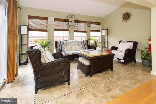 2049 BROADACRES DR, Clementon, NJ 08021