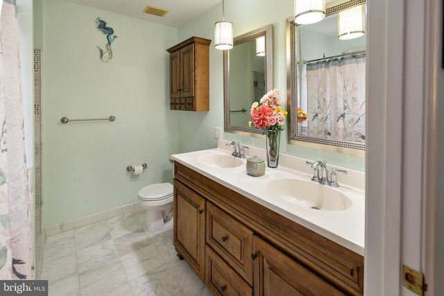 2049 BROADACRES DR, Clementon, NJ 08021