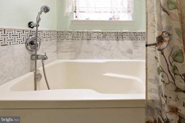 2049 BROADACRES DR, Clementon, NJ 08021