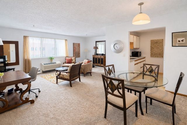 400 1st Street SE 204, Cedar Rapids, IA 52401