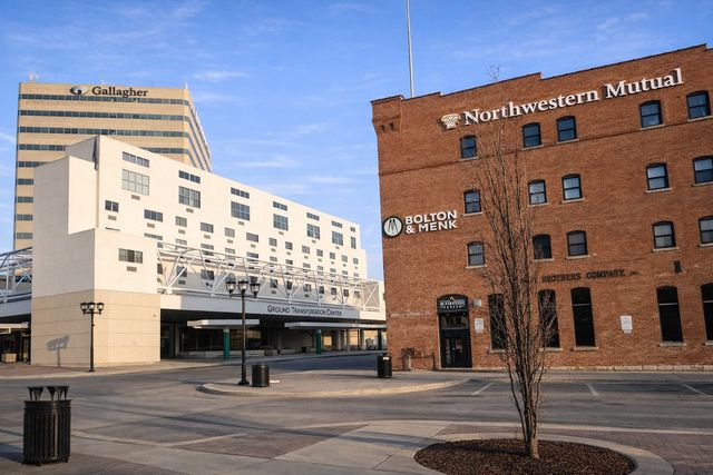 400 1st Street SE 204, Cedar Rapids, IA 52401