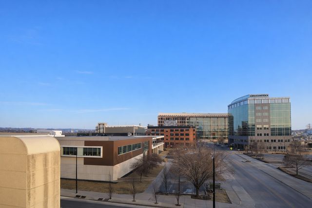 400 1st Street SE 204, Cedar Rapids, IA 52401