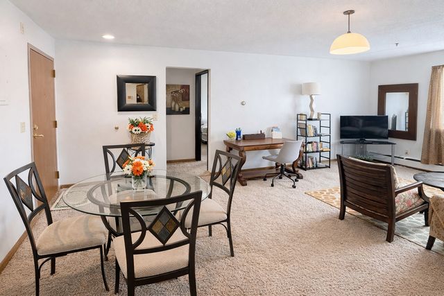 400 1st Street SE 204, Cedar Rapids, IA 52401