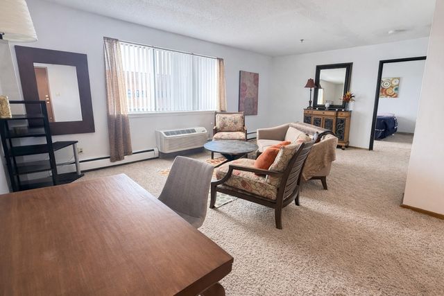 400 1st Street SE 204, Cedar Rapids, IA 52401