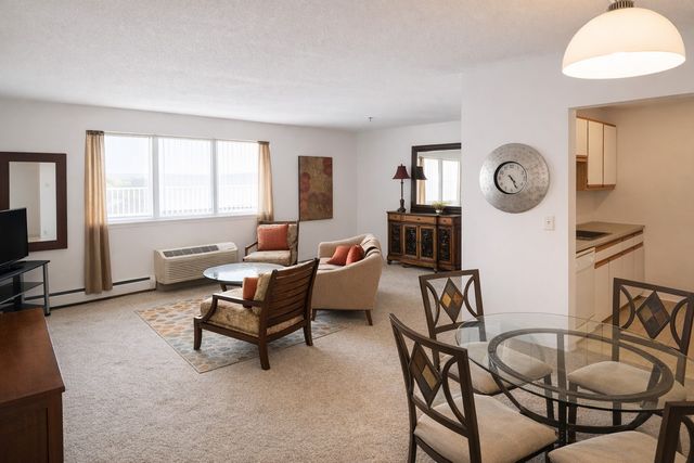 400 1st Street SE 204, Cedar Rapids, IA 52401