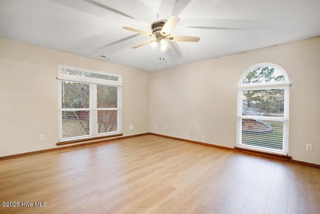 147 E Ivybridge Drive, Hubert, NC 28539